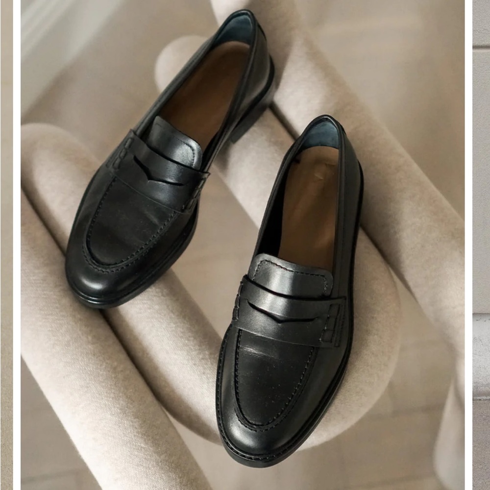 Flattered Sara black leather loader size 7